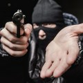 Ukrali: 800.000 dinara preteći pištoljem radnicima banke Posle pet godina podignuta optužnica protiv dvojice razbojnika