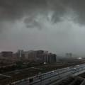Nadrealni prizori oluje u Dubaiju, ljudi ostavljali automobile na sred puta i bežali