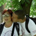 Veljko i Dušica dokazuju da je sve moguće: Autistični dečak sa majkom krenuo peške na hodočašće do Ostroga