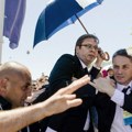 Zločin bez kazne! Na današnji dan probali su da ubiju Vučića u Potočarima Ka delegaciji letele kamenice, flaše, cipele…