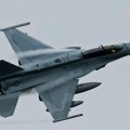 Šok izveštaj! Nlo se zakucao u američki borbeni avion, razbio mu pilotsku kabinu i naterao ga da sleti