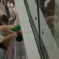 Horor u tržnom centru Dečak se igrao na pokretnim stepenicama, a onda mu se zaglavila glava, posetioci vrištali u panici…