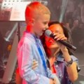 Ceca izvela unuka na binu, zapevali zajedno veliki hit! Publika oduševljena, mali Željko ne skida osmeh s lica
