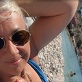 Udovica popularnog pevača napustila sve i preselila se na ostrvo. Sad se skinula u kupaći i opalila selfi: Pokazala telo u 59…