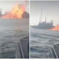 (Video) Radnici u borbi za život skakali u vodu! Stravična eksplozija u gasnom postrojenju. Ima povređenih u požaru Venecueli.…