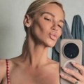 U 5. deceniji grmi u bikiniju: Nata opalila selfi, muškarcima pomutila um izvajanom figurom, a svi gledaju ovo