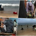Najmlađi ispaštaju: Palestinci peru odeću u moru, a sada su deci počeli da daju slanu vodu, jer pijaće nema (foto)