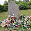 Pomen kod spomenika "Zašto" – sećamo se 16 radnika RTS-a ubijenih u NATO bombardovanju 1999. godine