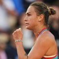 Au, šta radi Sabalenka! Arina spasila četiri meč lopte, pa prošla u polufinale Berlina