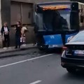 U sudaru autobusa i automobila u Novom Sadu desetoro povređenih
