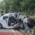 Stravične slike udesa kod Bileće u kom su poginule dve devojke u belom autu iz Lazarevca: Obe imale 22 godine