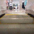 Stravična nesreća u tržnom centru: Pokretne stepenice otkinule ruku dečaku (2)