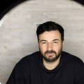 Srdan Kosović predstavlja roman „Bogovi umiru glupom smrću“ u Beogradu