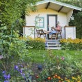 Рецепт који Београђани траже кад крену на плац ван града: Природни препарат од ког ће цвеће и воће бујати као лудо