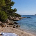 Parkirali se i otišli na plažu pa doživeli šok kad su se vratili! Scena sa Jadrana ostavila ljude u neverici: "Prvi red do…