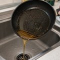 Ostatke ulja nakon prženja nikada ne bacajte u sudoperu! Stručnjaci otkrili zašto