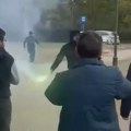 Incident kod biračkog mesta u Pančevu: Maskirana grupa udarala muškarce štanglama i bakljama