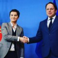 "Konstruktivan razgovor sa komesarom EU": Premijerka Brnabić na sastanku sa Oliverom Varheljijem (foto)