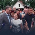 Vučić čestitao Osmi mart: "Vi ste stub porodice i države" (video)