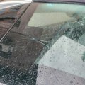 Led veličine teniske loptice: Krupni grad "bombardovao" Banjaluku i razbio šoferšajbnu (video, foto)