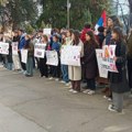 Protest maturanata Gimnazije i studenata u Vranju: RADOVI NAPUTU, POPRAVLJAMO SRBIJU