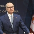 Miloš Vučević poziva građane da se pobune protiv „nacističkih falangi“ zbog napada na studenta – „Ćacija“