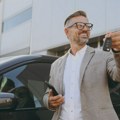 Da li smo konačno prestali da robujemo automobilima? Novi trend osvaja Srbiju: sve više vozača vozilo ne kupuje, već ga samo…