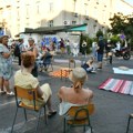 Pogledajte kako sad izgleda centar Zemuna: Kontejneri i gume nasred Glavne ulice, studenti se spremaju za protest FOTO