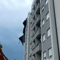 Horor prizori iz Borče: Zgrada ostala bez krova, deo visi nad glavama prolaznika