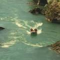 Saveti spasioca: Kako pomoći osobi koja se utapa i šta ako vas uhvati grč dok plivate? VIDEO