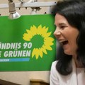 Zelene pljuju na ulici usred dana, Berbok se spasila na vreme Stranka do skora bila deo nemačke vlade i imala šeficu…