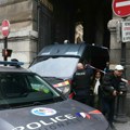 Maskirani muškarci upali sa motornim testerama! Filmska pljačka u srcu Pariza: Uzeli dragulje, pa na skuterima pobegli…
