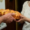 Da li se slavski kolač reže u crkvi ili kod kuće? Otac Predrag Popović otkriva gde greši većina domaćina