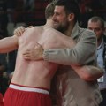 Košarkaš Olimpijakosa poklonio dres Novaku Đokoviću
