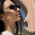 "Svaki dan birajte ljubav" Za Dan zaljubljenih pevačica otputovala u Dubai: Puca od sreće pokraj njega