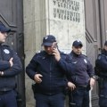 Ispred zgrade Rektorata Univerziteta u Beogradu mirno, sinoćnji protest obeležili brojni incidenti