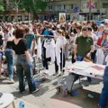 "(Ne) bojte se, i dalje smo tu": Protestna šetnja studenata kroz centar Beograda, studenti poručili da je smena vlasti…