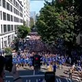 Reka navijača Bosne u SAD: Nestvarne scene u Sijetlu, korteu nema kraja, 40.000 ljudi krenulo na stadion