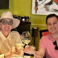 Brena na večeri sa vanbračnim sinom Miroslava Ilića: Devinova majka ovekovečila trenutak, oni nazdravljaju