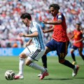 (Poluvreme) Puno lepih poteza i nula golova: Španci konkretniji, Argentinci oštriji!