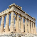 Muškarac nožem ranio dvoje turista kod Akropolja