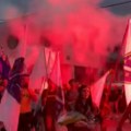 Baklje i ratne zastave: Srbi povratnici u Bosanskom Petrovcu izloženi torturi tokom proslave dana kada je grad etnički očišćen…