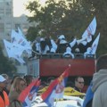 Incidenti pre početka SNS skupa u Novom Sadu: Napadnut urednik Razglas news, novinarku Mašine odgurnuli kad je pokušala da…
