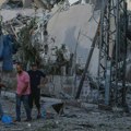 Izrael i Palestinci: Porodice ostaju na severu Gaze dok se Izrael priprema za kopnenu operaciju