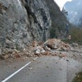 Put ka graničnom prelazu Gostun zatvoren za saobraćaj, veliko kamenje survalno se na kolovoz