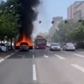 Užas u kneza Miloša! Automobil izgoreo nasred ulice - ljudi u šoku gledaju! (VIDEO)