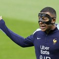 Uefa odobrila Mbapeu da crnom maskom zaštiti slomljeni nos