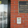 Određen pritvor zaposlenima iz kpz padinska skela Sumnjiče se da su ćutali o silovanju i ubistvu penzionera u zatvoru