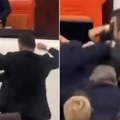 Makljaža u turskom parlamentu: Potukli se političari, sevale pesnice (video)