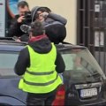 Užas na blokadi u Ruzveltovoj: Studentkinja teško povređena kada ju je “pokosio“ automobil, vozač uhapšen (VIDEO)